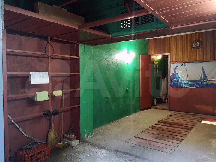 Гараж, > 30 м²