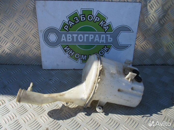 Бачок омывателя Toyota Yaris 2004г