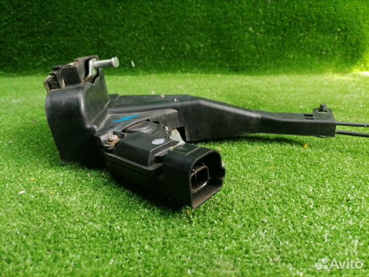 Замок двери задний правый Toyota Corolla E120