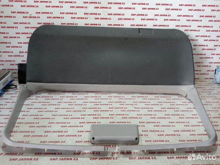 Обшивка двери багажника задняя Mitsubishi