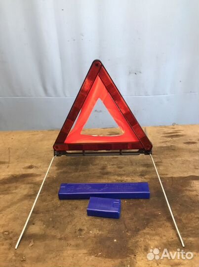 Знак аварийной остановки BMW