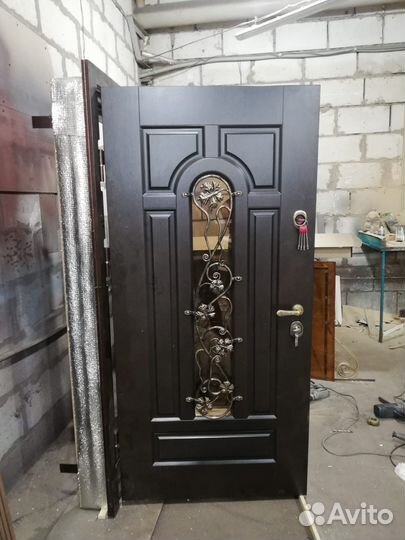 Дверь подъездная