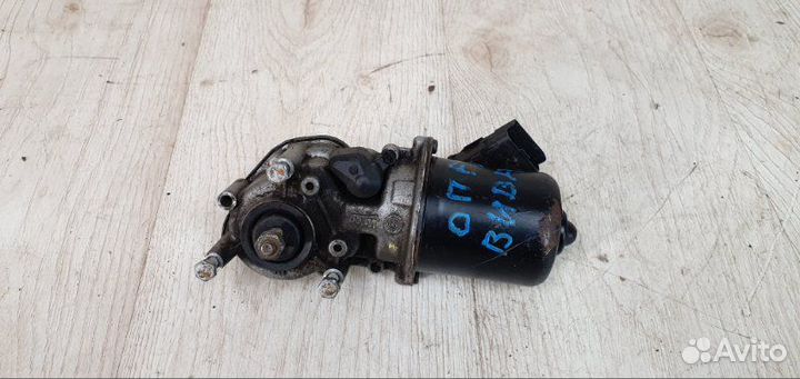 Моторчик стеклоочистителя передний Opel Vivaro