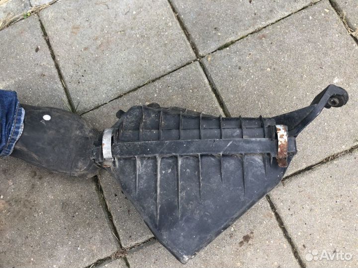 Корпус воздушного фильтра Subaru Legacy 2