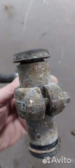 Сошка рулевая на Mercedes W140