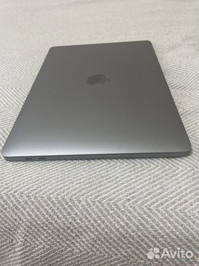 MacBook Pro 13, 2019, 1,4 ггц, 8 гб, 128 гб SSD
