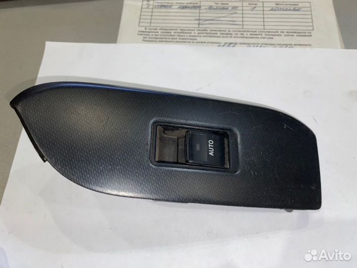 Кнопка стеклоподъемника задняя левая Toyota Land
