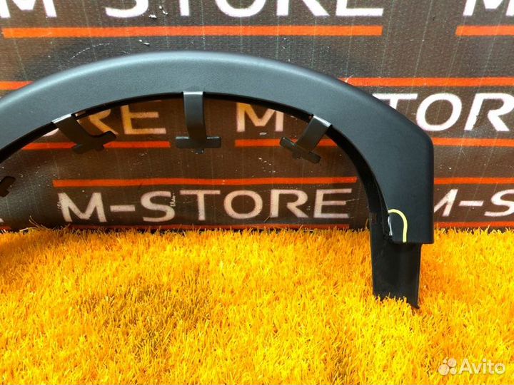 Накладка петли багажника левая Mercedes-Benz