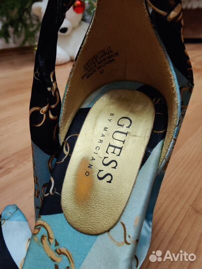 Босоножки женские guess