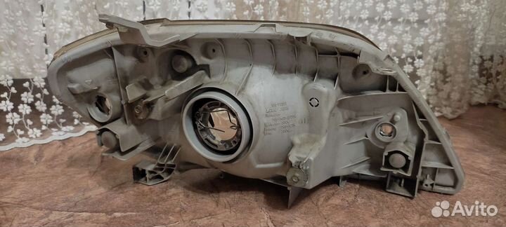 Фара левая от Corolla 120 и от Honda Fit