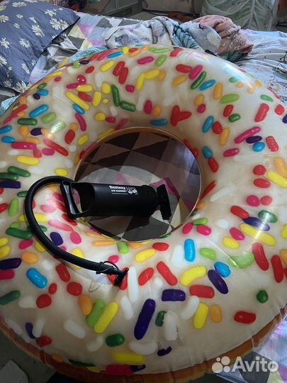 Надувной круг пончик 110см + ручной насос