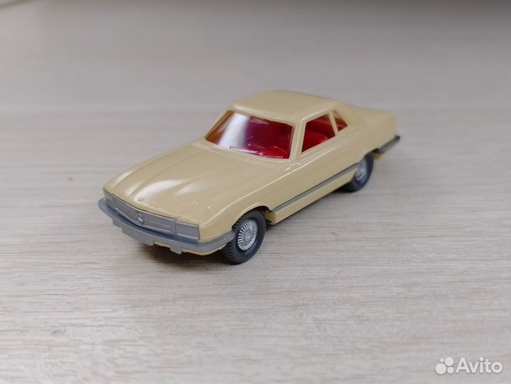 A29.4) Mercedes-Benz SLC350 (C107) 1971-1989 бежев