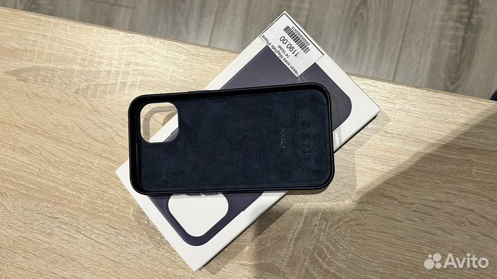 Кожаный чехол на iPhone 14