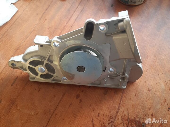 Помпа на мазду323