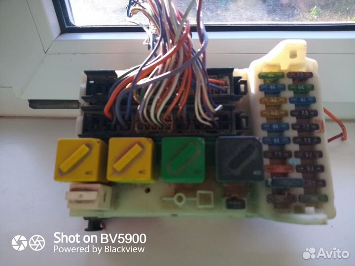 Блок предохранителей подкапотный