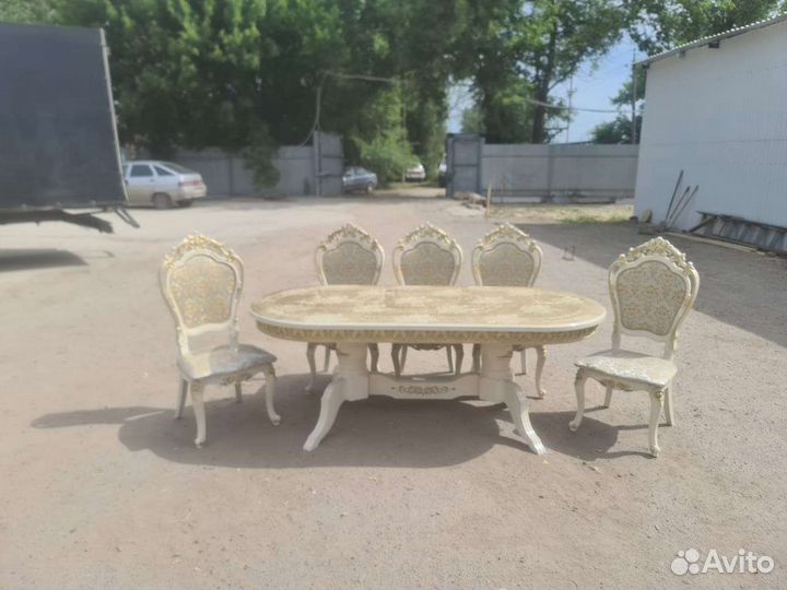 Столы и стулья