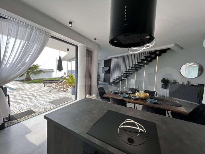 Коттедж 259 м² на участке 4 сот.