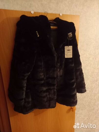 Шуба из искусственного меха с капюшоном