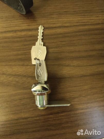 Почтовый замок с большим ключом