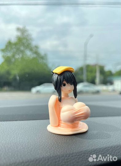 Фигурка на панель в машину