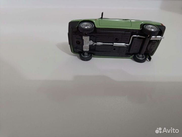 Модель автомобиля 1:43