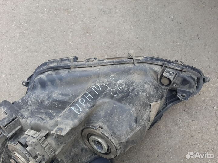 Фара передняя правая Toyota aqua