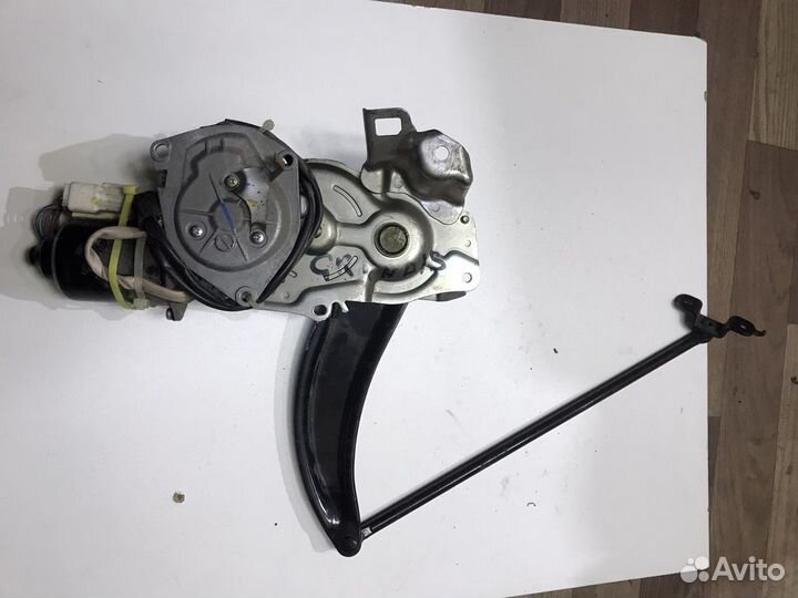 Механизм подъема двери крышки багажникаMitsubishi