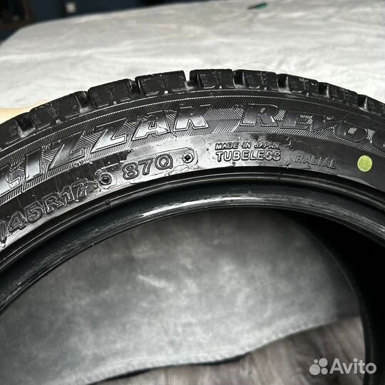 Bridgestone Blizzak Revo 696 215/45 R17