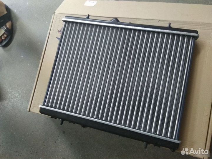 Радиатор охлаждения Peugeot 307