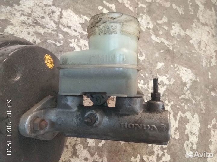 Главный тормозной цилиндр на Хонда Цивик 2000 год
