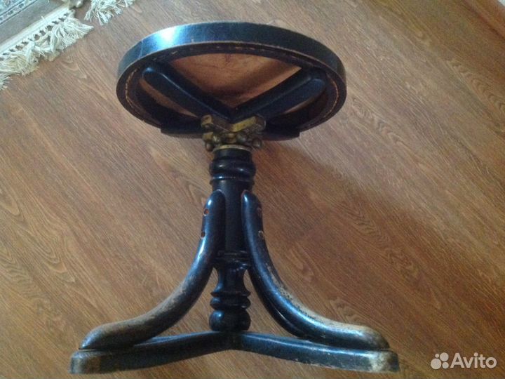 Продажа старинного крутящего стула