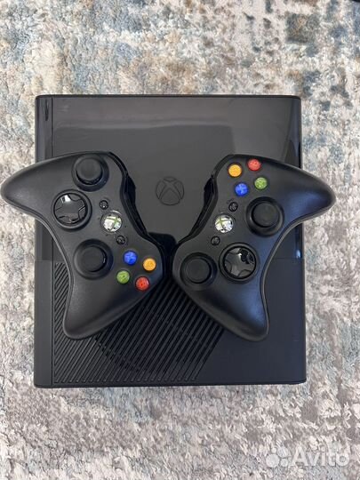 Xbox 360 и 2 геймпада