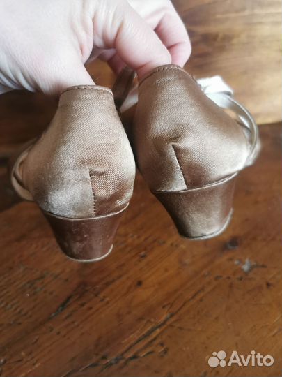 Продам бальные туфли