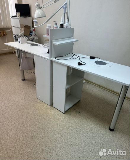 Маникюрный стол с вытяжкой