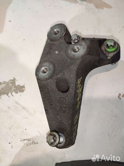 Кронштейн кпп Opel Zafira Astra H
