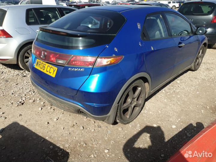 Разбирается Honda Civic 5D R18A2