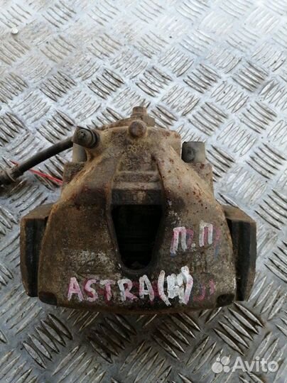 Суппорт передний правый Opel Astra H L48 1.6