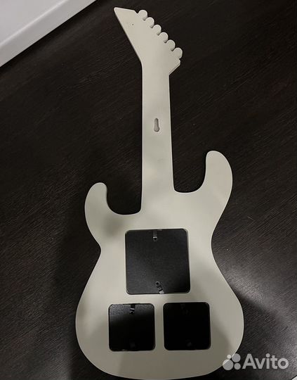 Фоторамка в виде гитары