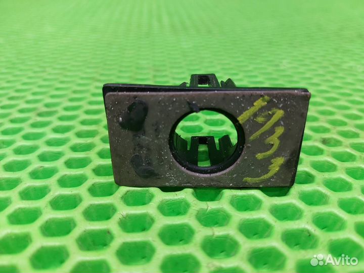 Кронштейн датчика парковки передний левый