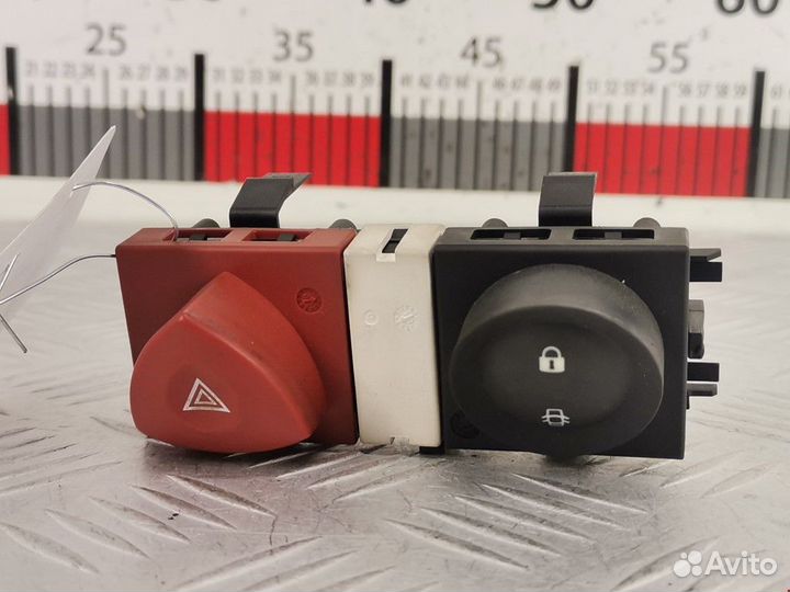 Кнопка аварийной сигнализации Renault Megane 2