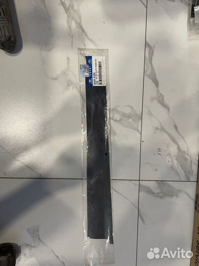 Наклейка задней правой двери(вертикальная) Magenti