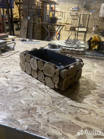 Панно, зеркало, вешалки, таблички из можжевельника