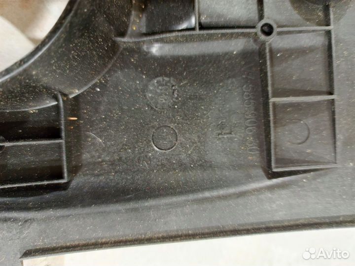 Крышка двигателя Peugeot 308/ 207