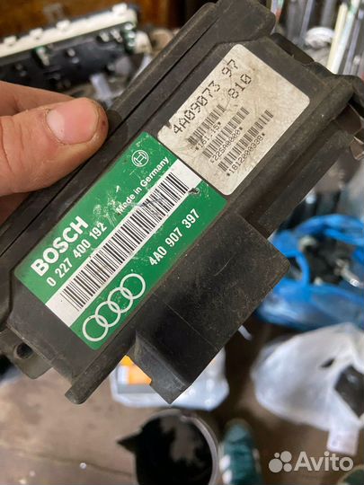 Блок управления зажиганием Audi 100c4