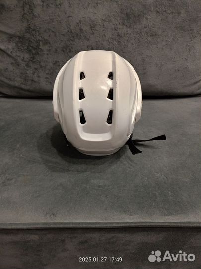 Хоккейный шлем