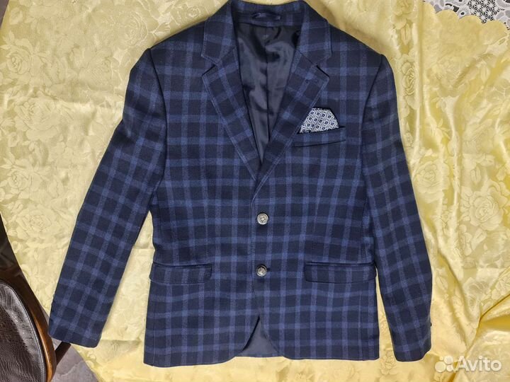 Стильный пиджак в клетку на рост 140