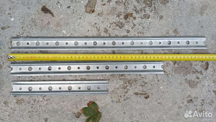 Куски рейки для навески кухонных шкафов