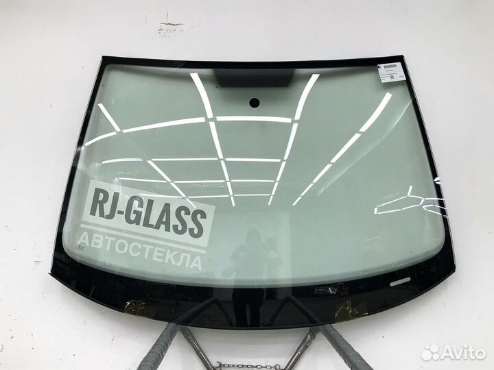 Лобовое стекло на Volkswagen Golf 6