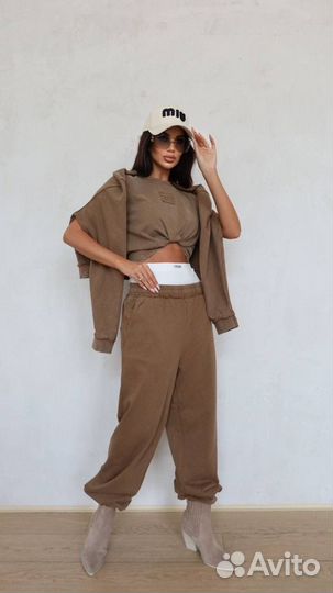 Стильный костюм miu miu (тренд 2025)