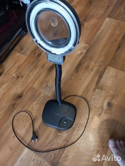 Увеличительное стекло с подсветкой